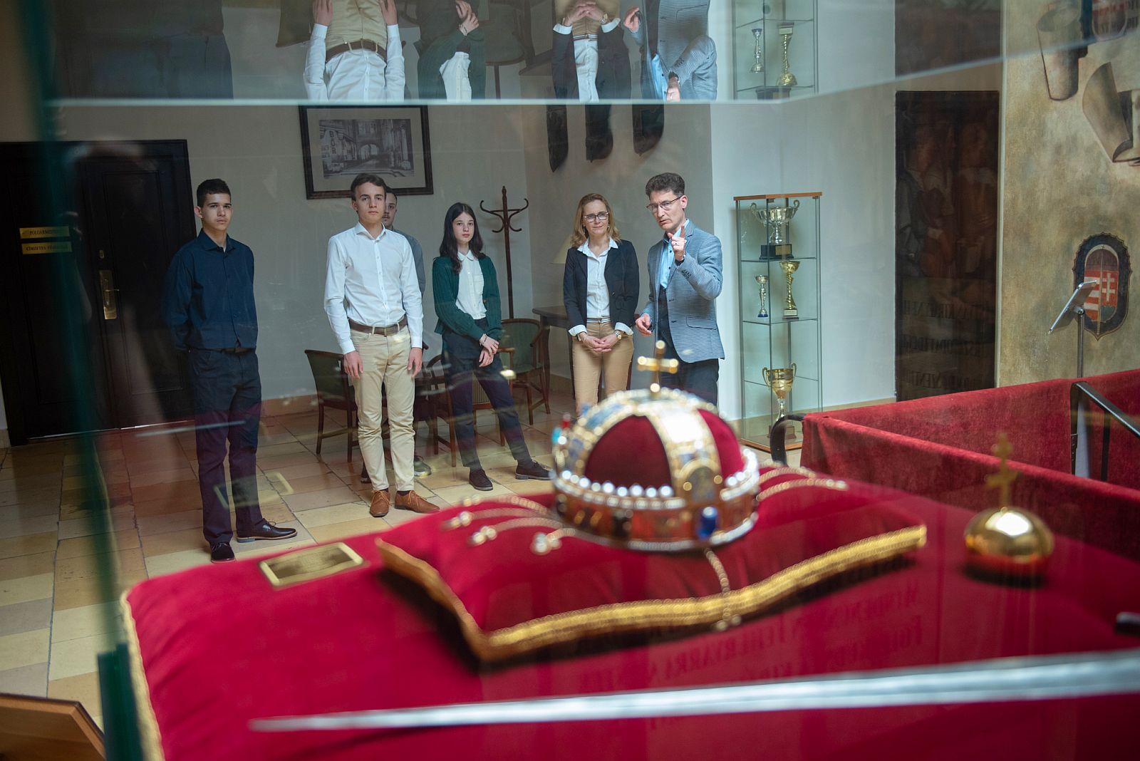 Városházi látogatáson a Kreatív történelem verseny kodolányis csapata